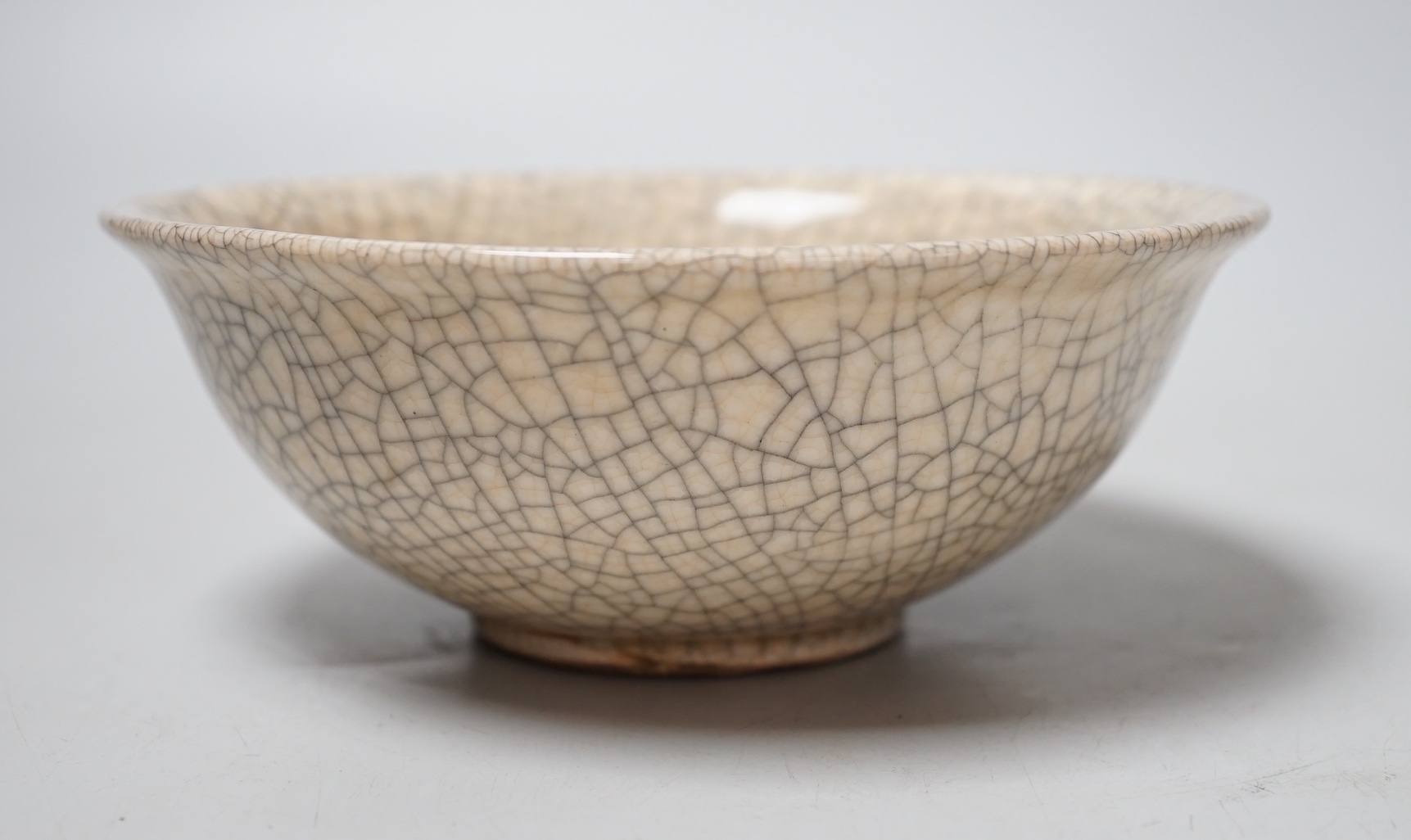 A Chinese crackle glazed bowl, 16cm diameter